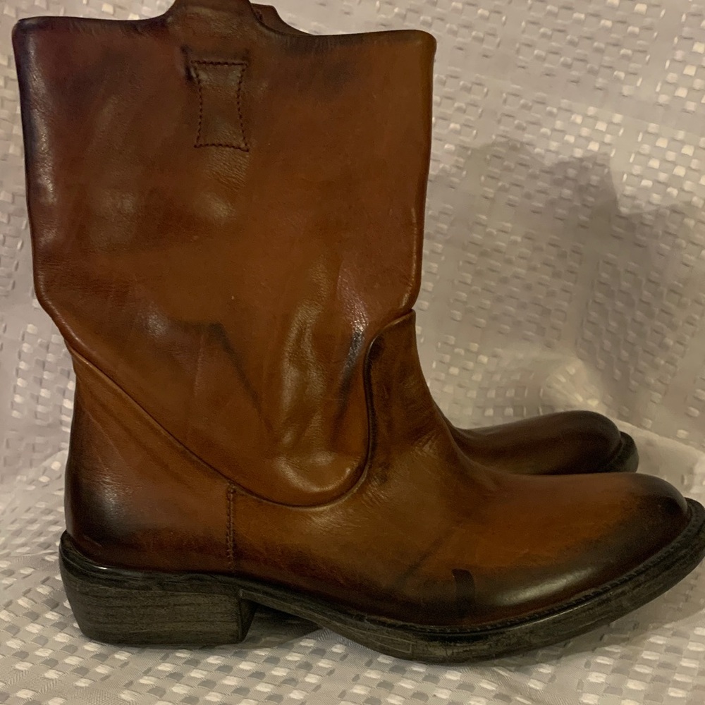 Women’s brown leather boots handmade in Italy, size 36.